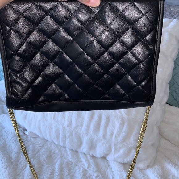 Younique quilted black purse with gold chain strap - Picture 5 of 6